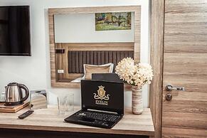 Evelin Deluxe House