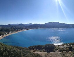 Art House Pagoi, Sleeps 6, Parking, 5 min to Beach