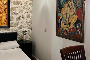 Art House Pagoi, Sleeps 6, Parking, 5 min to Beach