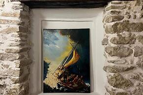 Art House Pagoi, Sleeps 6, Parking, 5 min to Beach