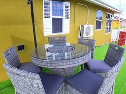 Harbour Oasis Retreat - Charming 2 Bedroom House