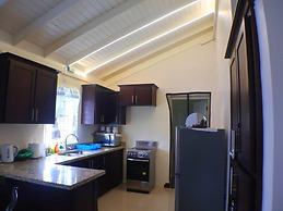 Harbour Oasis Retreat - Charming 2 Bedroom House