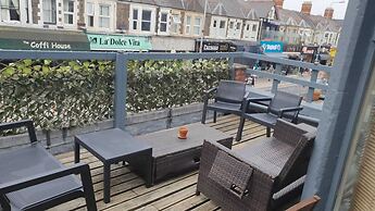 3-bed Apartment Roof Terrace Near Cardiff Centre