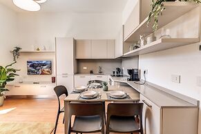 AwesHome Luxury Apartment