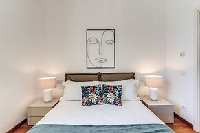 AwesHome Luxury Apartment