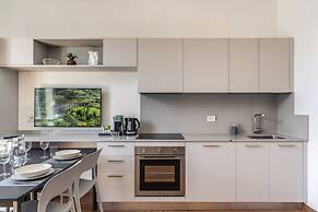 AwesHome Luxury Apartment