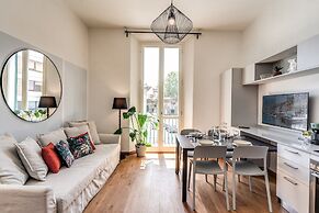 AwesHome Luxury Apartment