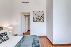 AwesHome Luxury Apartment