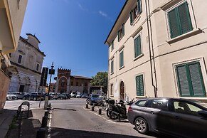 AwesHome Luxury Apartment