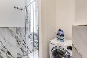 AwesHome Luxury Apartment