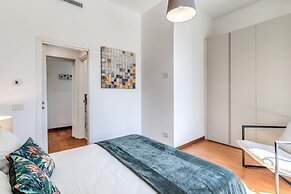 AwesHome Luxury Apartment