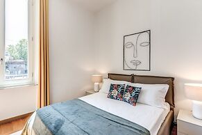 AwesHome Luxury Apartment