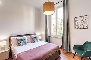 AwesHome Luxury Apartment