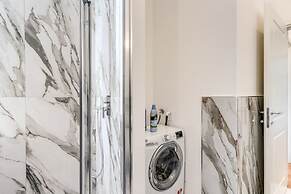 AwesHome Luxury Apartment