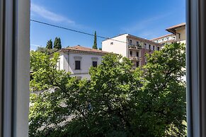 AwesHome Luxury Apartment