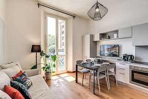 AwesHome Luxury Apartment