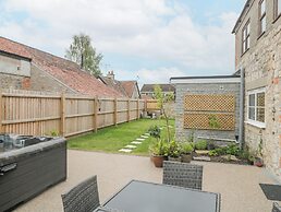 Holly Lodge