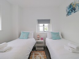 Holly Lodge