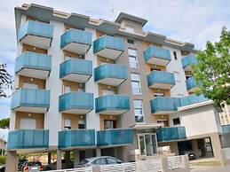 Flat in Building With Lift 200m From the sea