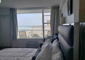 611 3 Beds Luxury Oceanfront Studio