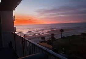 611 3 Beds Luxury Oceanfront Studio