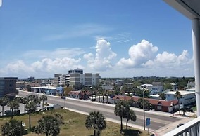 611 3 Beds Luxury Oceanfront Studio