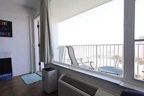 611 3 Beds Luxury Oceanfront Studio