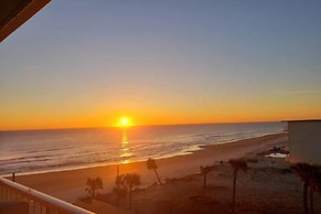 611 3 Beds Luxury Oceanfront Studio