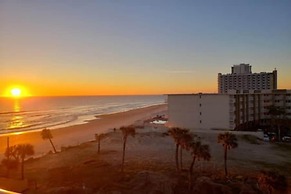 611 3 Beds Luxury Oceanfront Studio