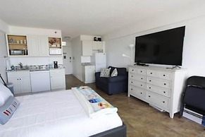 611 3 Beds Luxury Oceanfront Studio