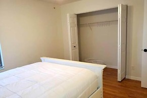 165 White Fawn Luxury King Bed in Modern 2bdrm 2 5BA Amazing Pool