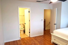 165 White Fawn Luxury King Bed in Modern 2bdrm 2 5BA Amazing Pool