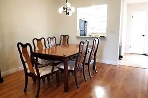 165 White Fawn Luxury King Bed in Modern 2bdrm 2 5BA Amazing Pool