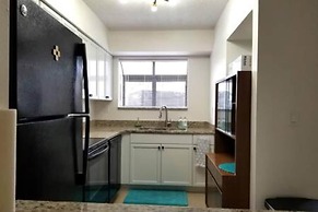 165 White Fawn Luxury King Bed in Modern 2bdrm 2 5BA Amazing Pool