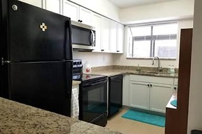 165 White Fawn Luxury King Bed in Modern 2bdrm 2 5BA Amazing Pool