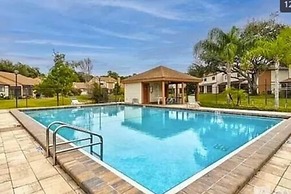 165 White Fawn Luxury King Bed in Modern 2bdrm 2 5BA Amazing Pool