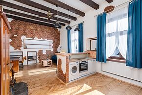 Charming Central Apartment