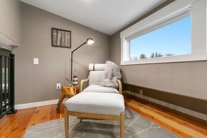 Luxury Living Walk to Poudre Trail and Old Town!