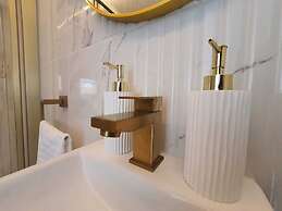 Stunning 1 King bed Cabin in Grays