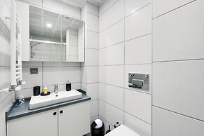 Central Flat Near Metrobus and Coast in Kadikoy