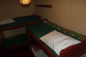 Room in B&B - Amahoro Guest House - 6-bed Mixed Dormitory Room no1