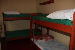 Room in B&B - Amahoro Guest House - 6-bed Mixed Dormitory Room no1