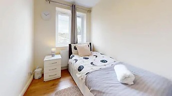 Beautiful 2-bed Apartment in Stanford-le-hope