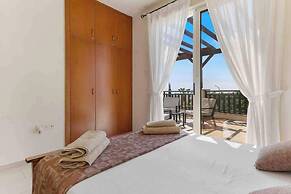 Coral Bay Villa - Sleeps 6 - Pool - Parking