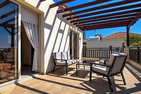 Coral Bay Villa - Sleeps 6 - Pool - Parking