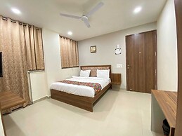 Hotel Vistacrest Noida Sector 104
