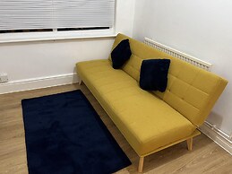 Leicester Aprt-sleeps3-db-tv-wifi