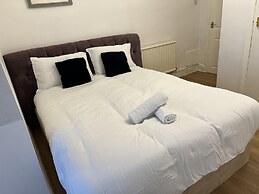 Leicester Aprt-sleeps3-db-tv-wifi