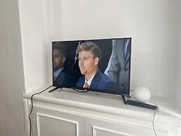 Leicester Aprt-sleeps3-db-tv-wifi