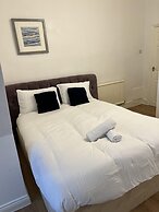 Leicester Aprt-sleeps3-db-tv-wifi